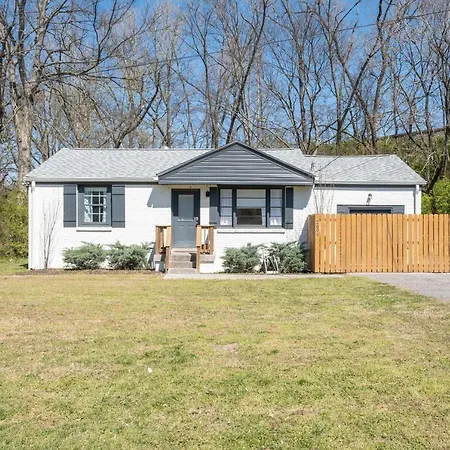 The Titan - Pet-Friendly Bungalow